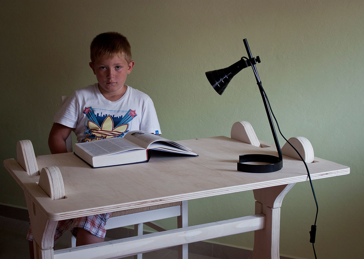 Home Furnishing，children，Table，Easy assembly，wood，