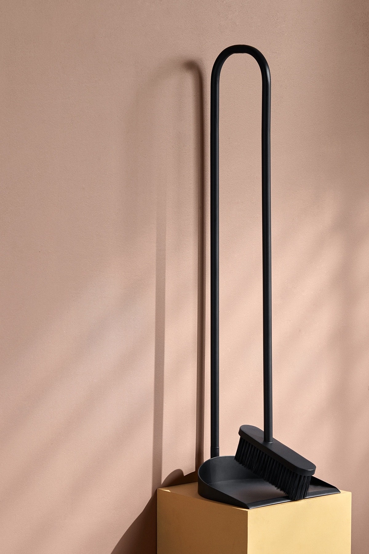 industrial design，furniture，Broom，Dustpan，