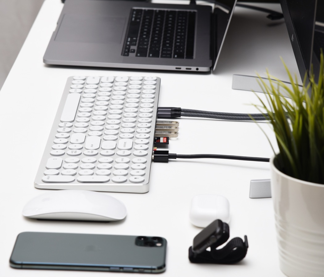 Round key，Durable，TF / SD card slot，External keyboard，