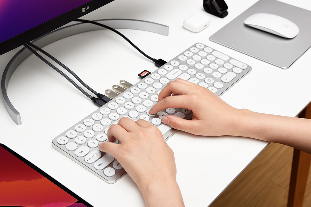 Round key，Durable，TF / SD card slot，External keyboard，