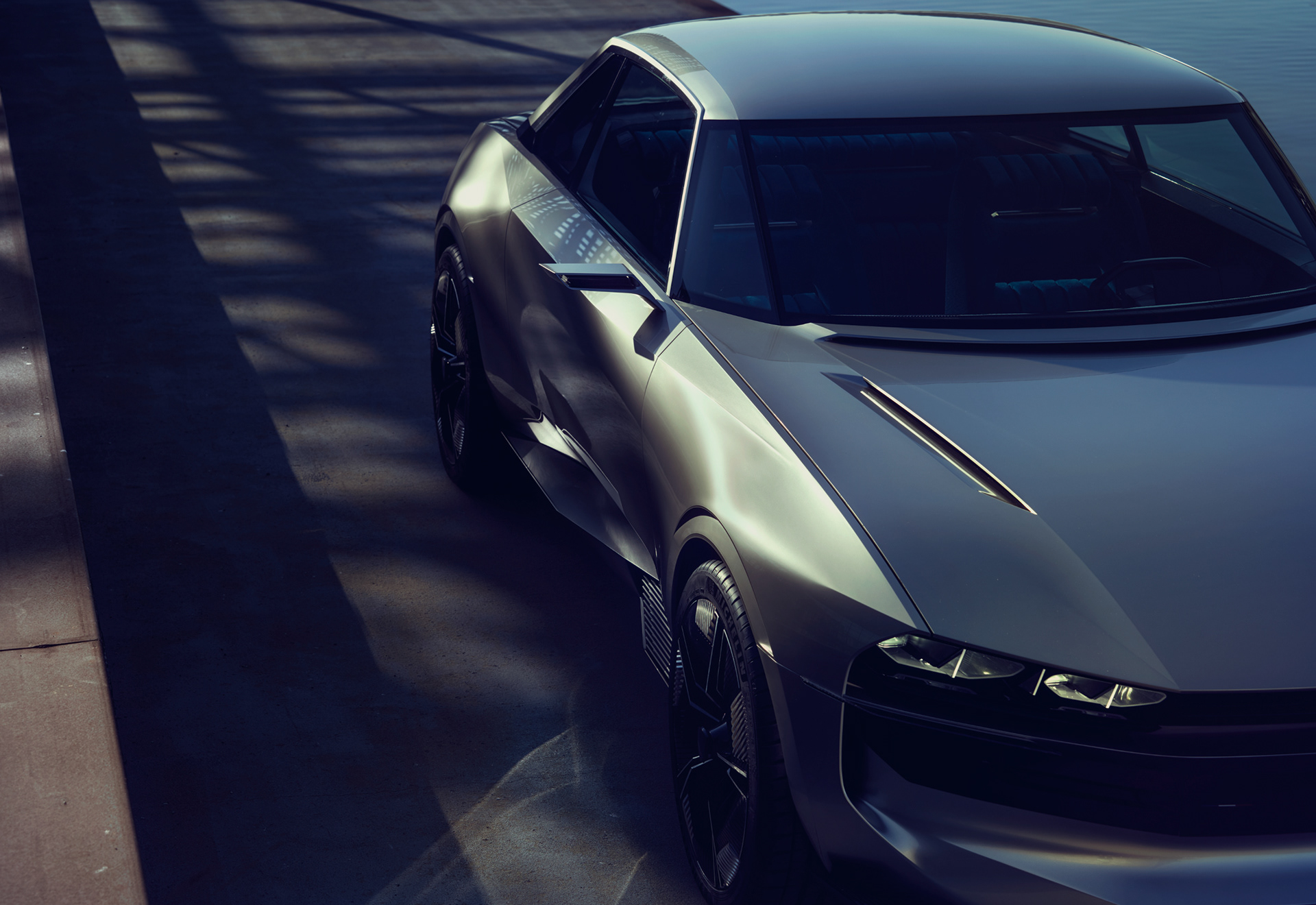 automobile，conceptual design，Holger Egbers，silvery white，