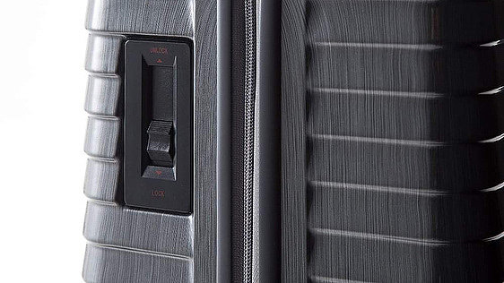 suitcase，travel，CAINZ，