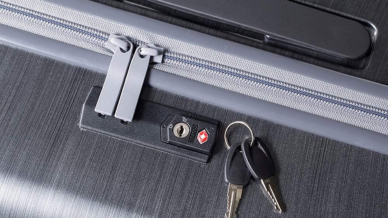 suitcase，travel，CAINZ，