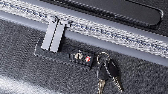 suitcase，travel，CAINZ，