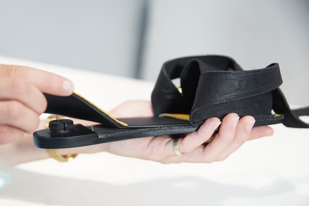 dresser，life jacket，Lactation apparatus，a leather bag，