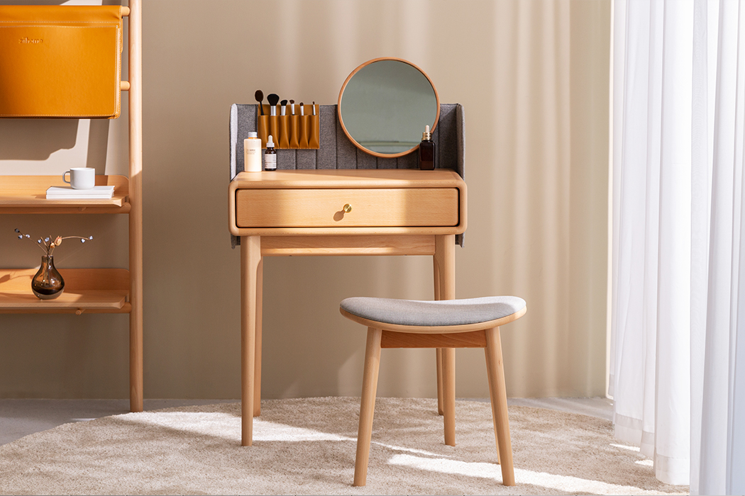 dresser，life jacket，Lactation apparatus，a leather bag，