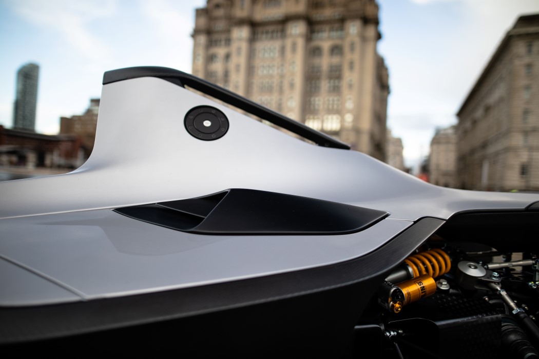 automobile，silvery white，AC MONO，Sports car，