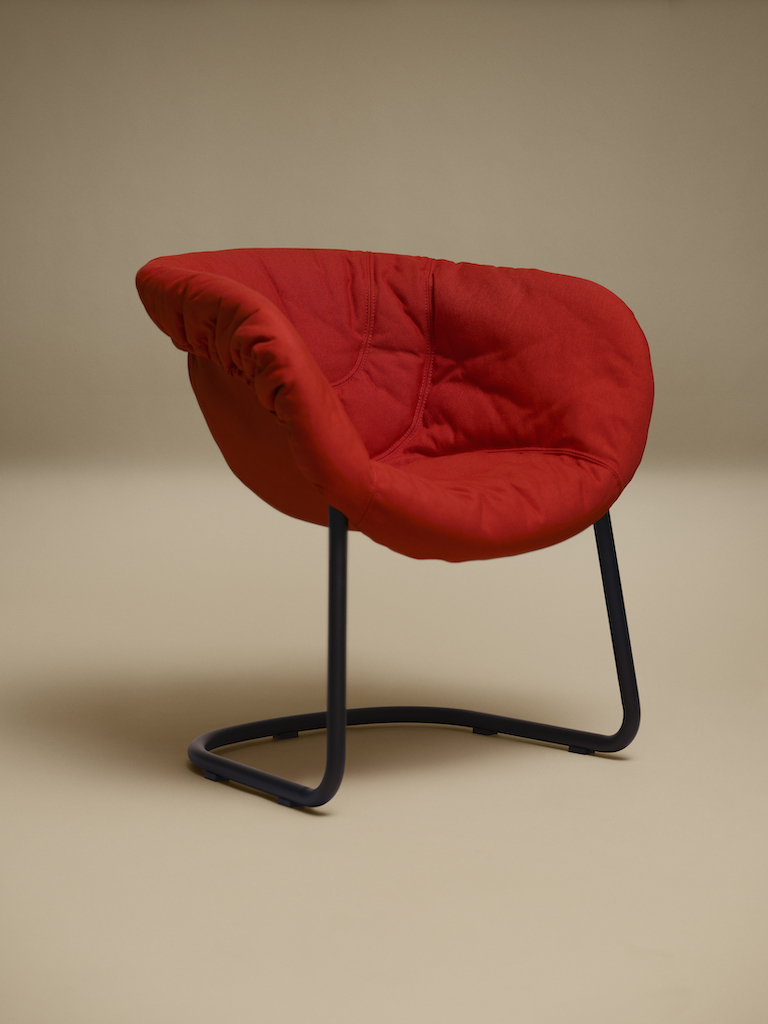 sofa，furniture，chair，I ran away，