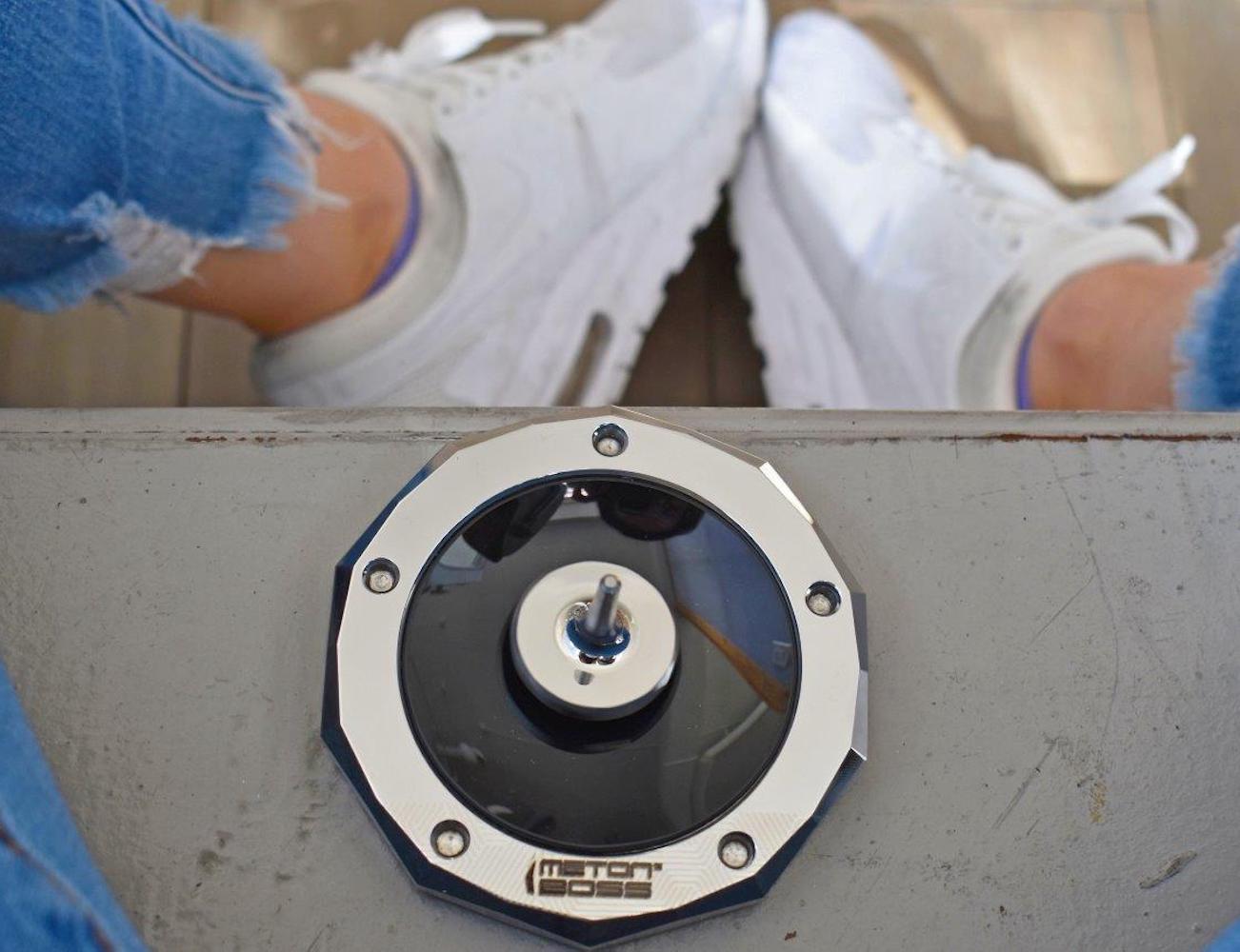 top，Titanium metal，decompression，