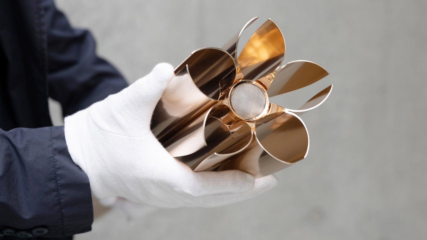 Aluminium，cherry blossoms，Olympic torch，