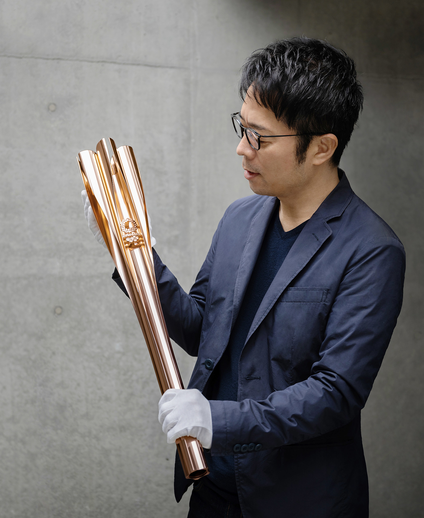 Aluminium，cherry blossoms，Olympic torch，
