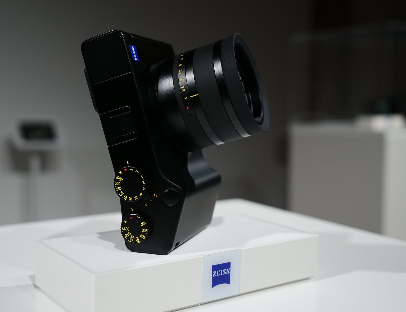 camera，zeiss ，ZX1，