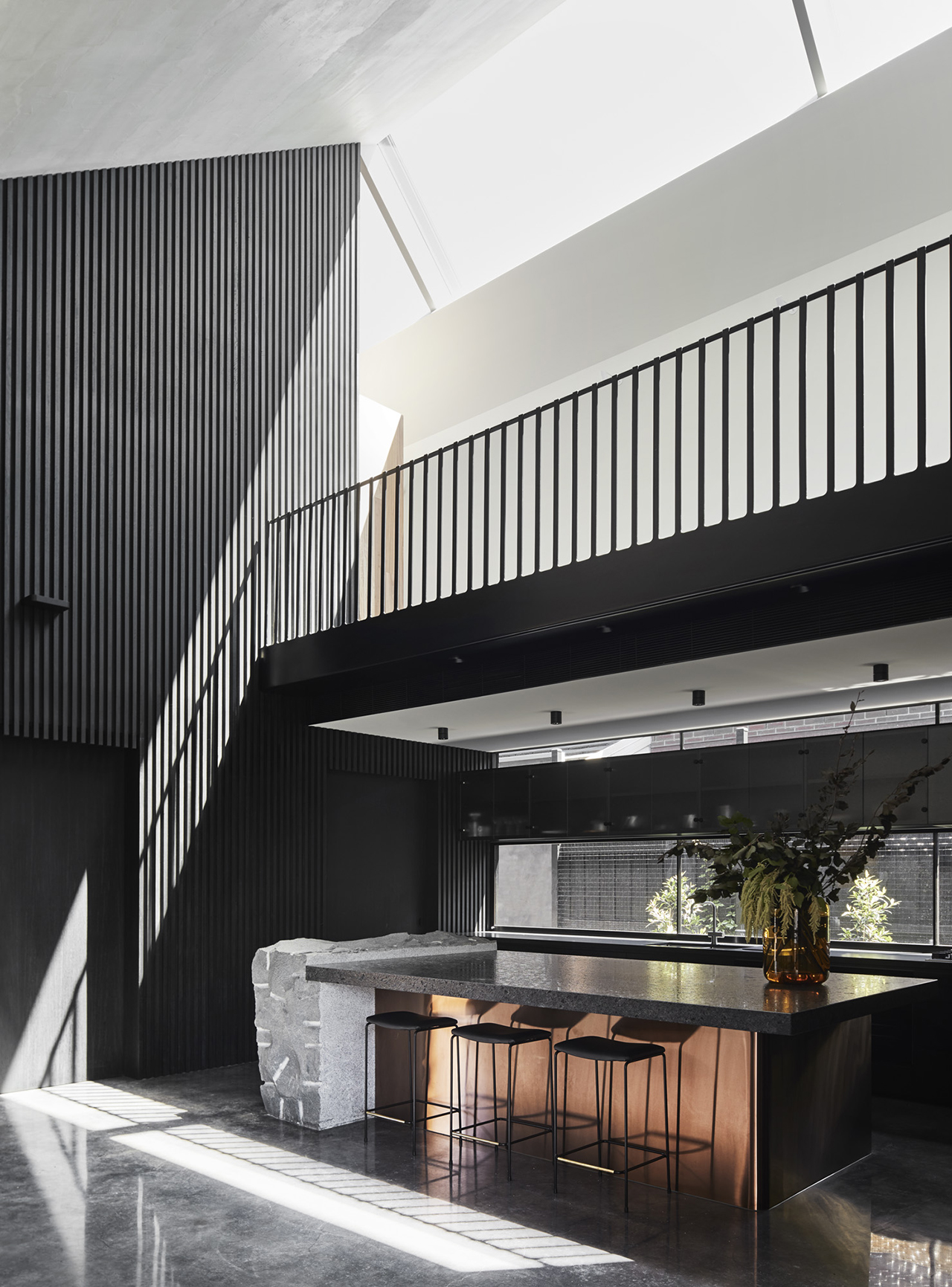Modern residence，Black steel keel，Interior design，