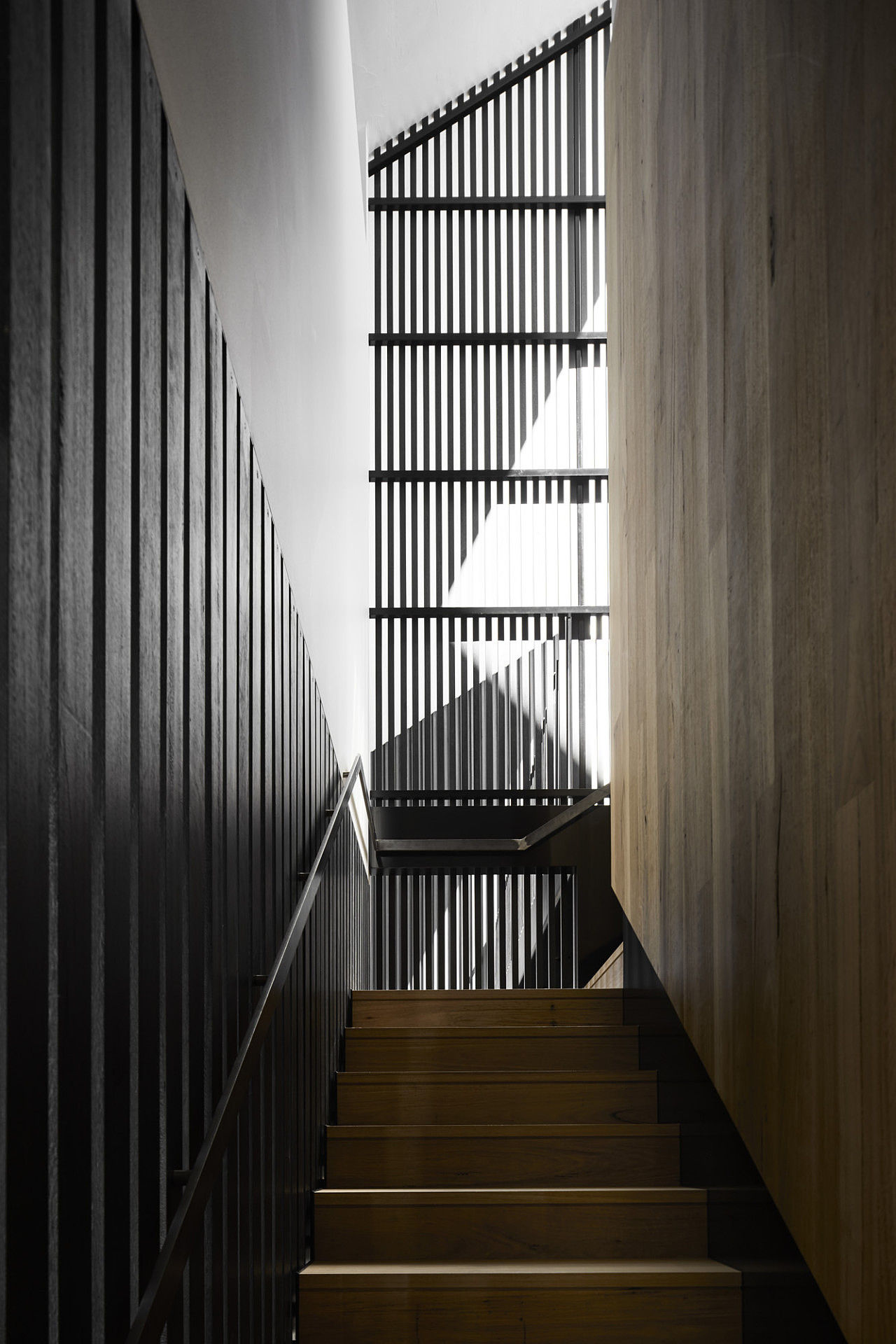 Modern residence，Black steel keel，Interior design，