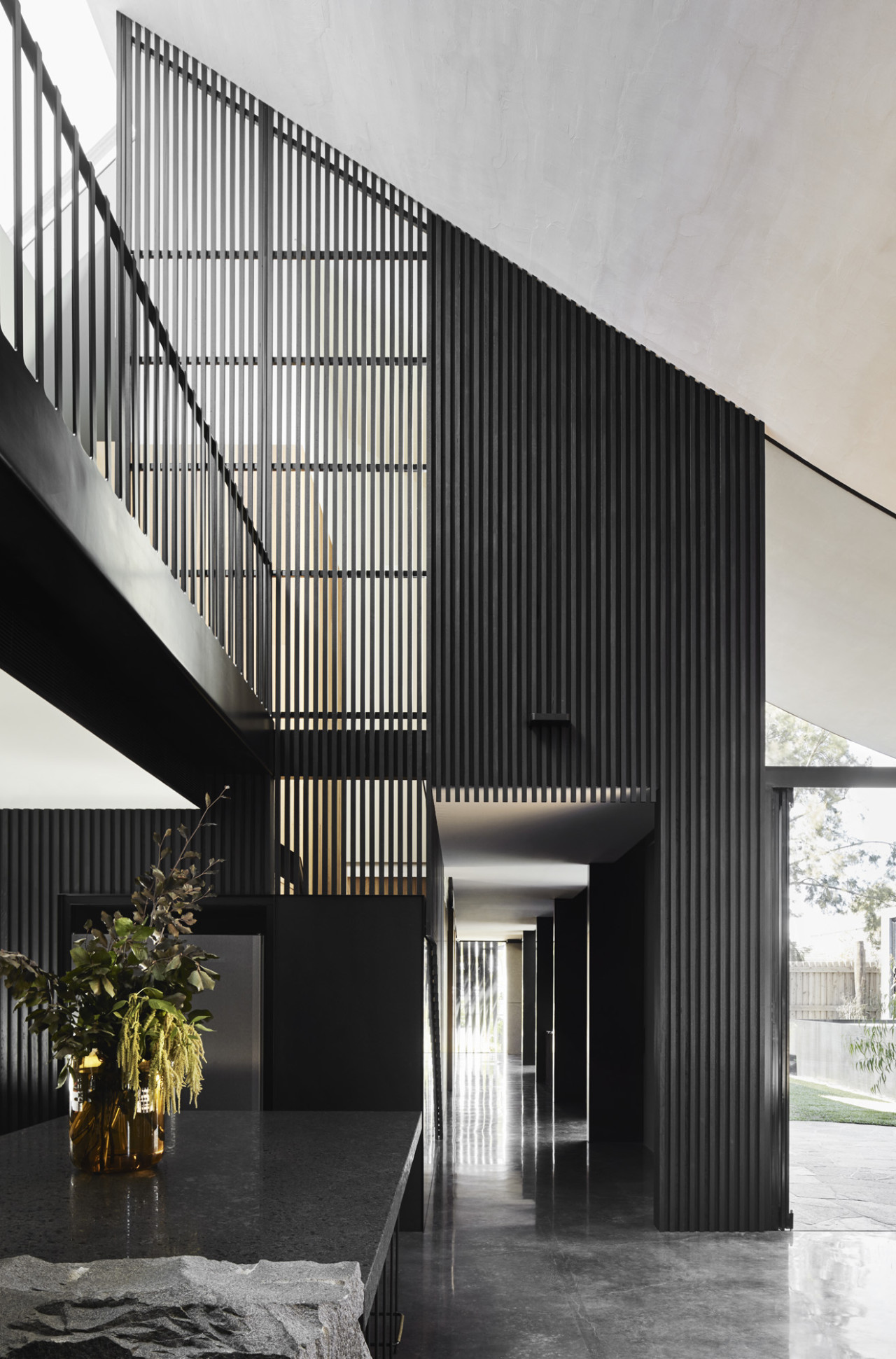 Modern residence，Black steel keel，Interior design，
