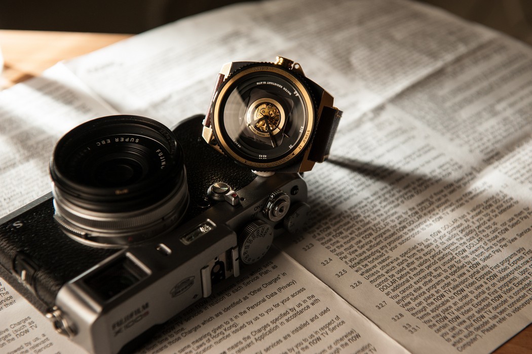 product design，intelligence，Retro，science and technology，gentleman，luxurious，