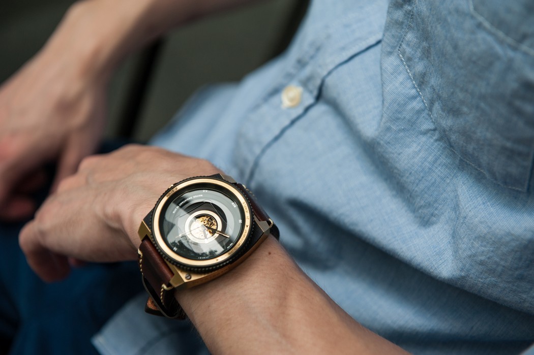 product design，intelligence，Retro，science and technology，gentleman，luxurious，