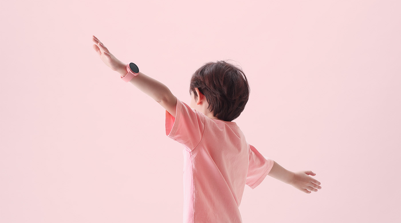 Wrist watch，Wristwatch，children，waterproof，app，AKI，KIM SEUNGWOO，Wireless charging，