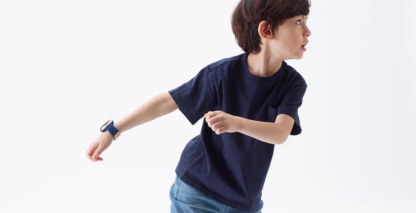 Wrist watch，Wristwatch，children，waterproof，app，AKI，KIM SEUNGWOO，Wireless charging，