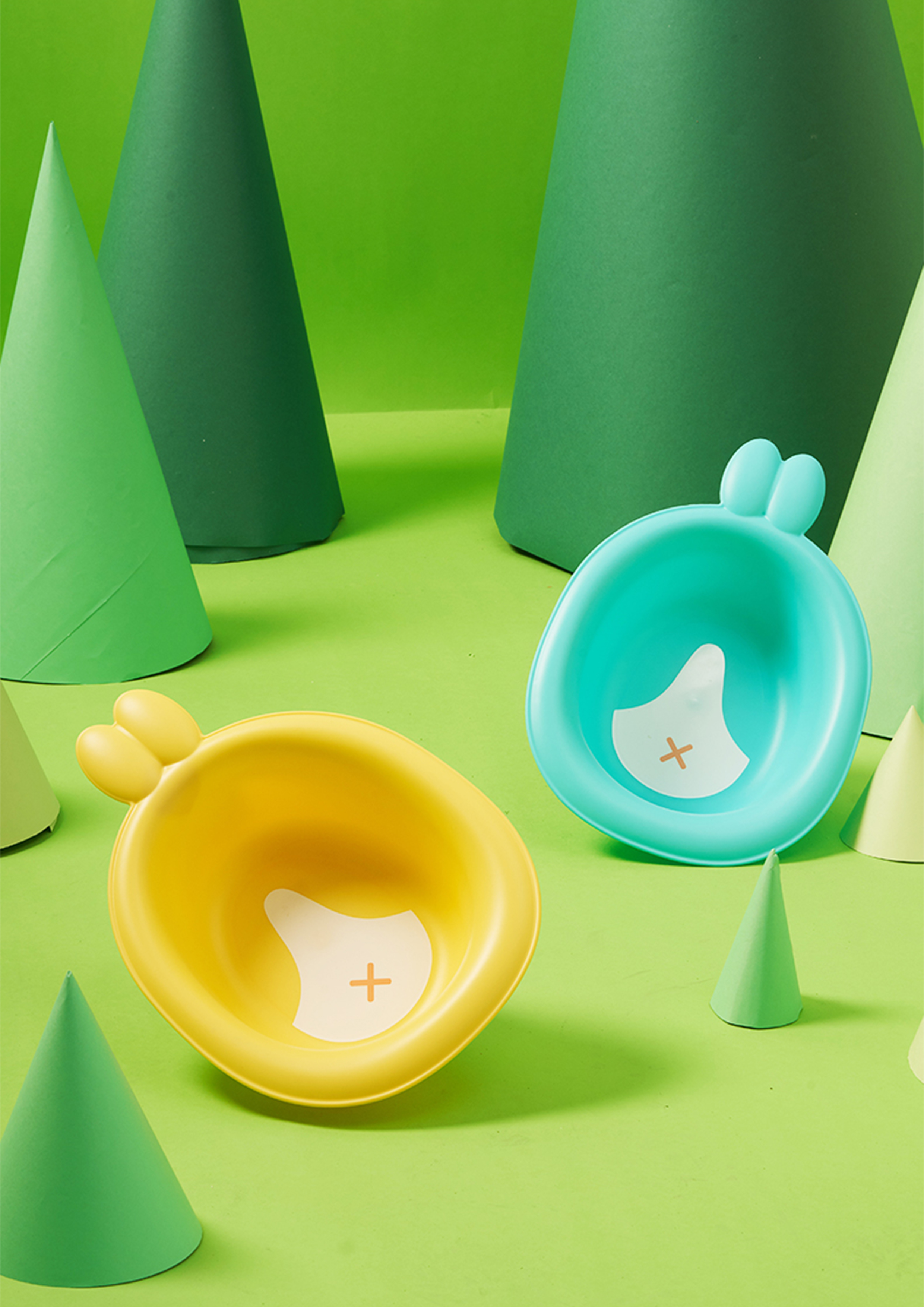 children，Infant child，Wash basin，Mother and baby，