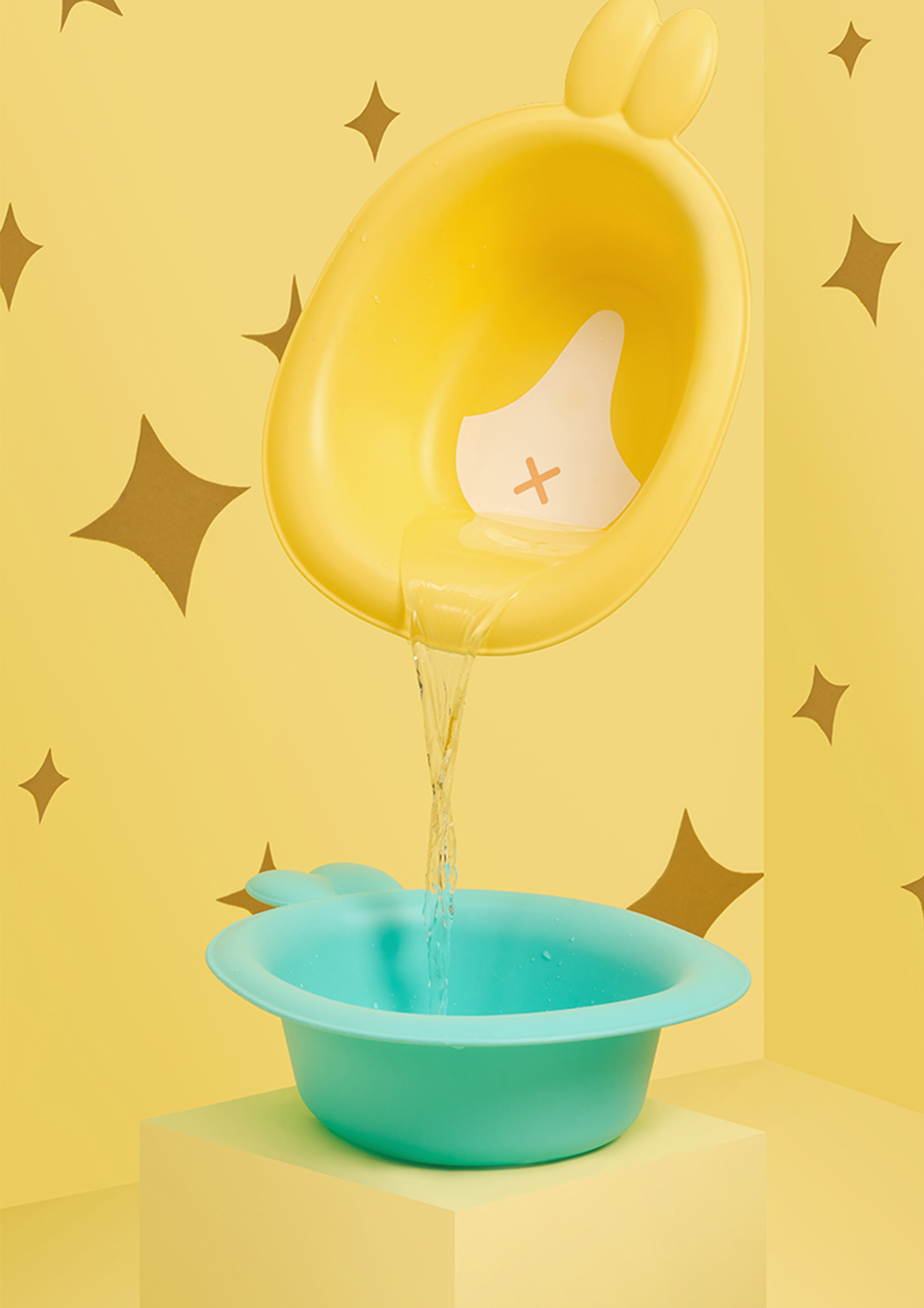 children，Infant child，Wash basin，Mother and baby，