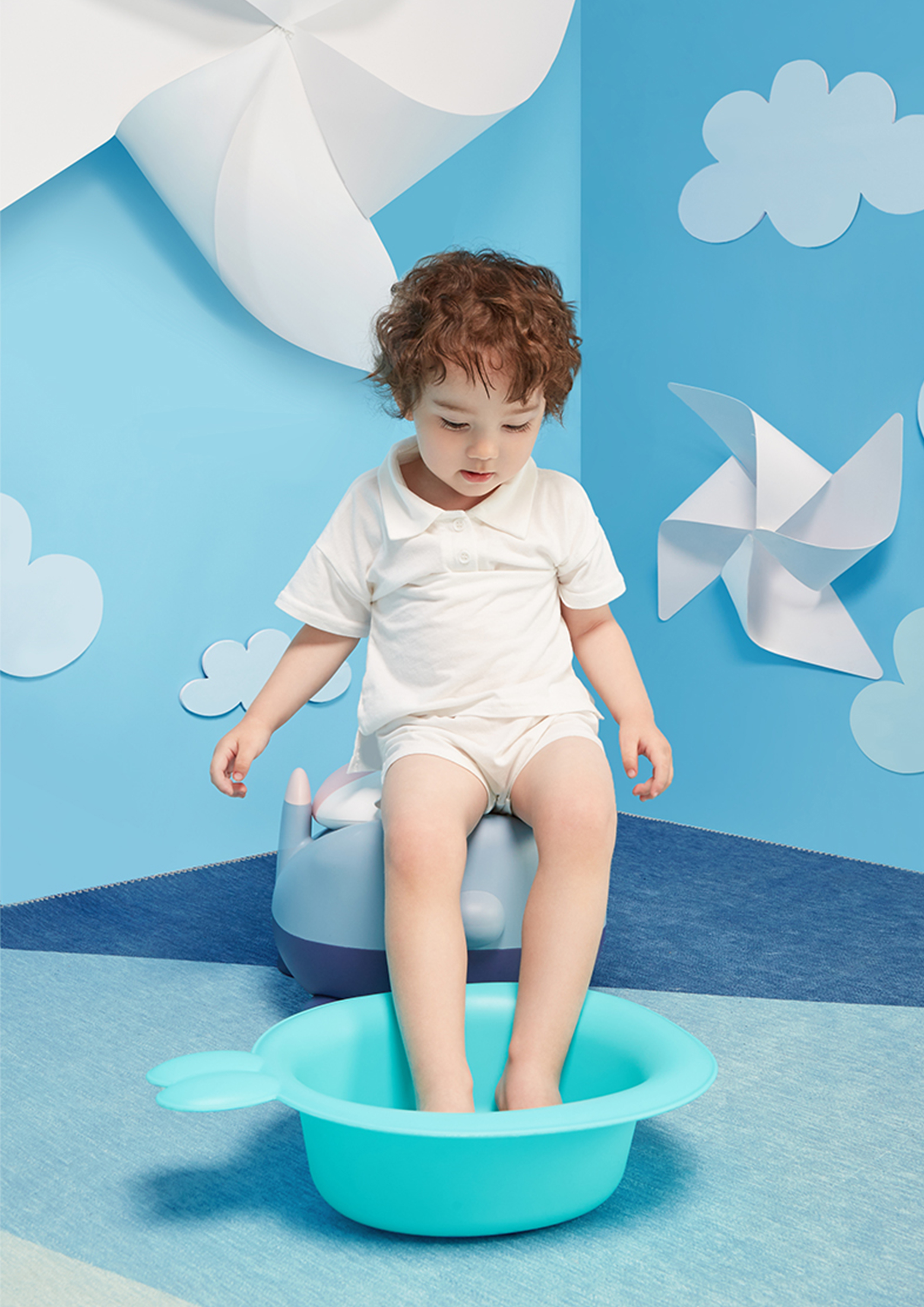 children，Infant child，Wash basin，Mother and baby，