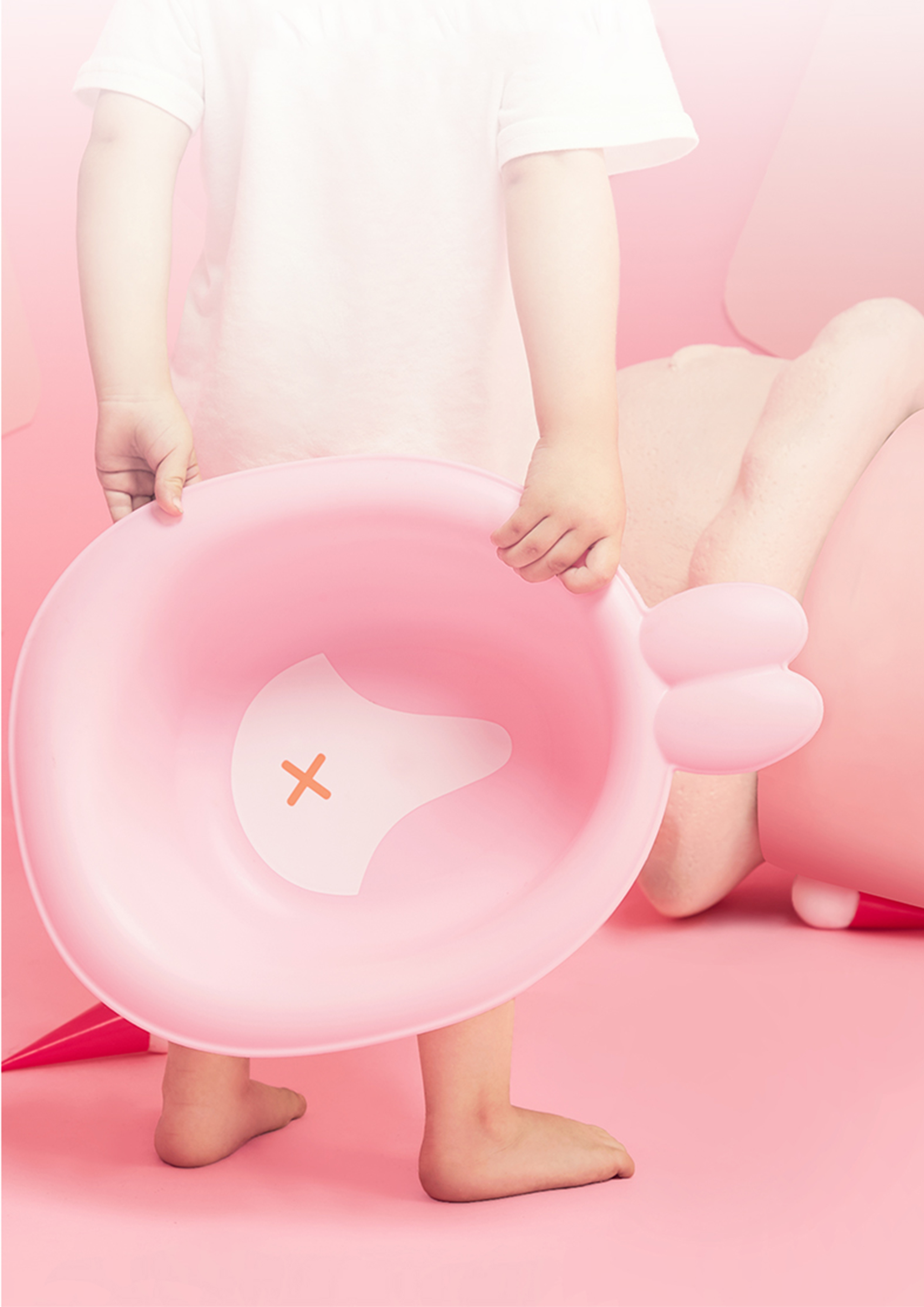 children，Infant child，Wash basin，Mother and baby，