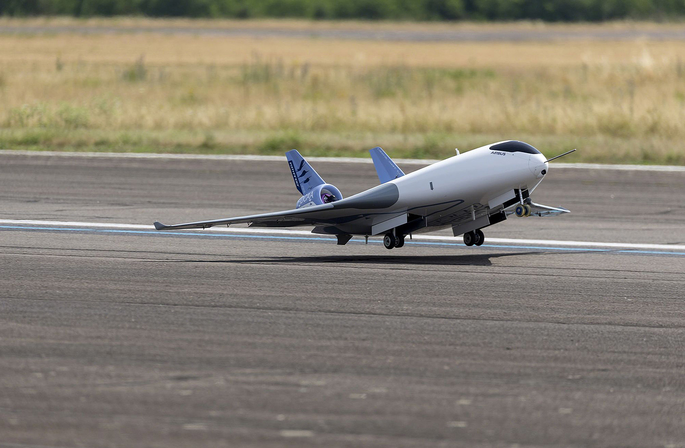 aircraft，Hybrid wing fuselage，Save fuel，concept，Model，