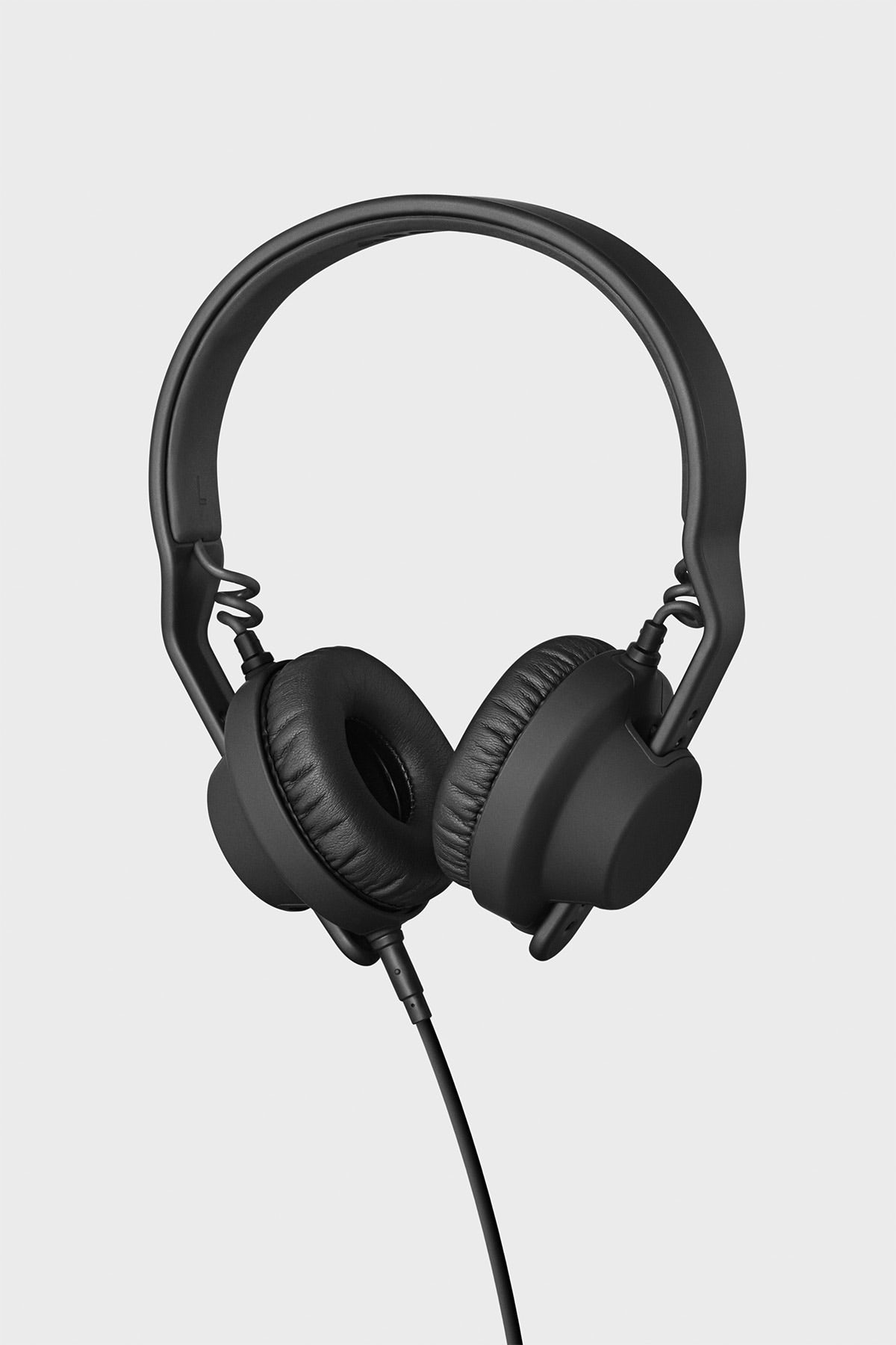 headset，black，Minimalism，Customizable，personality，innovate，