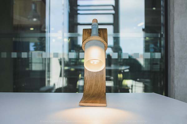 Desk lamp，oak，fashion，