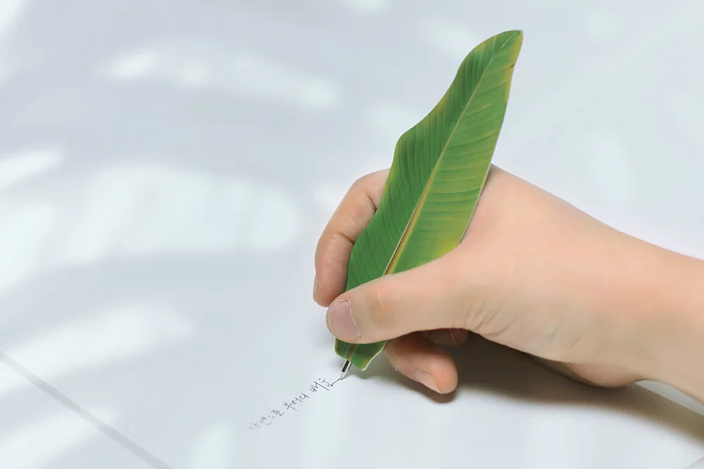 pen，product design，green leaf，bookmark，