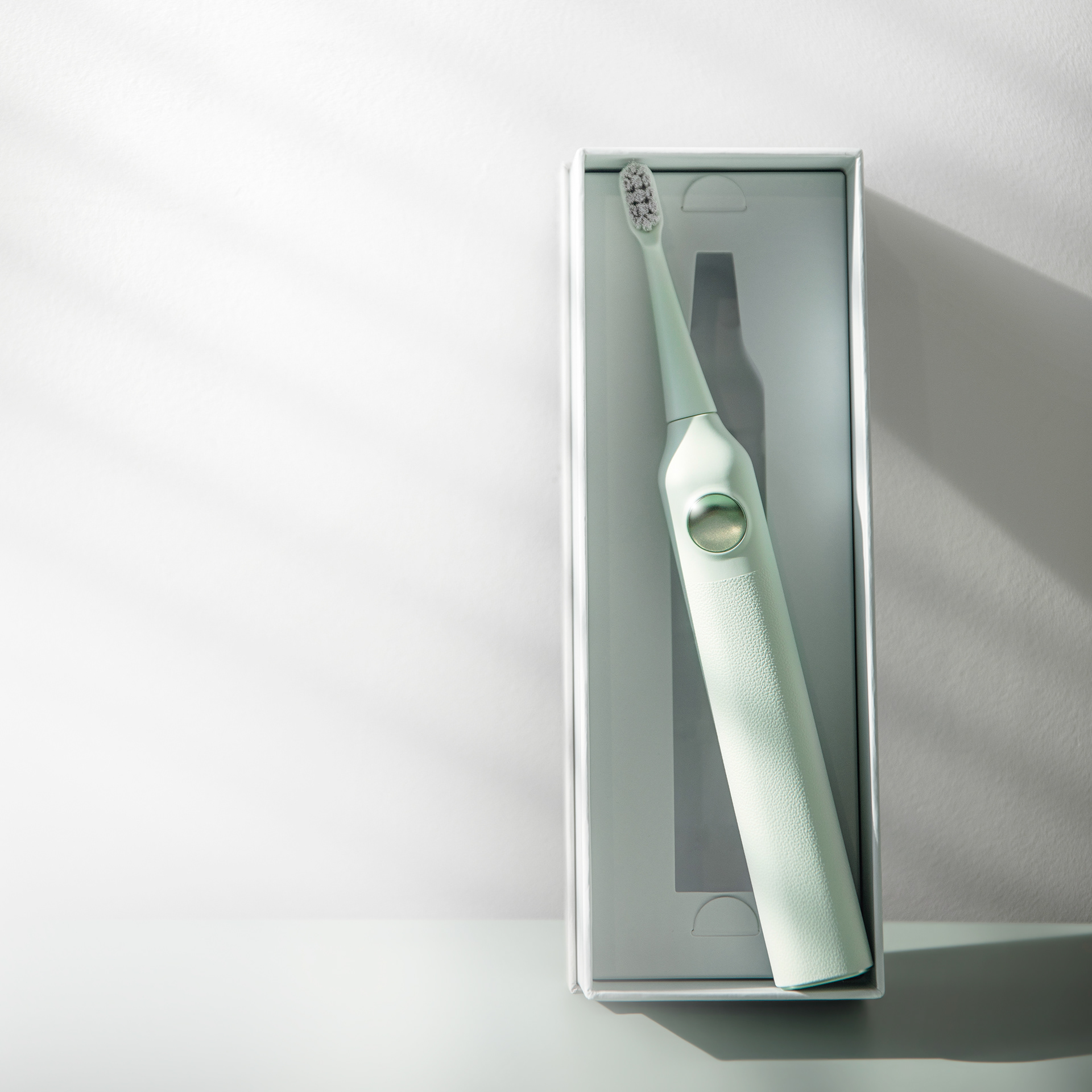 Electric toothbrush，solar eclipse，balance，