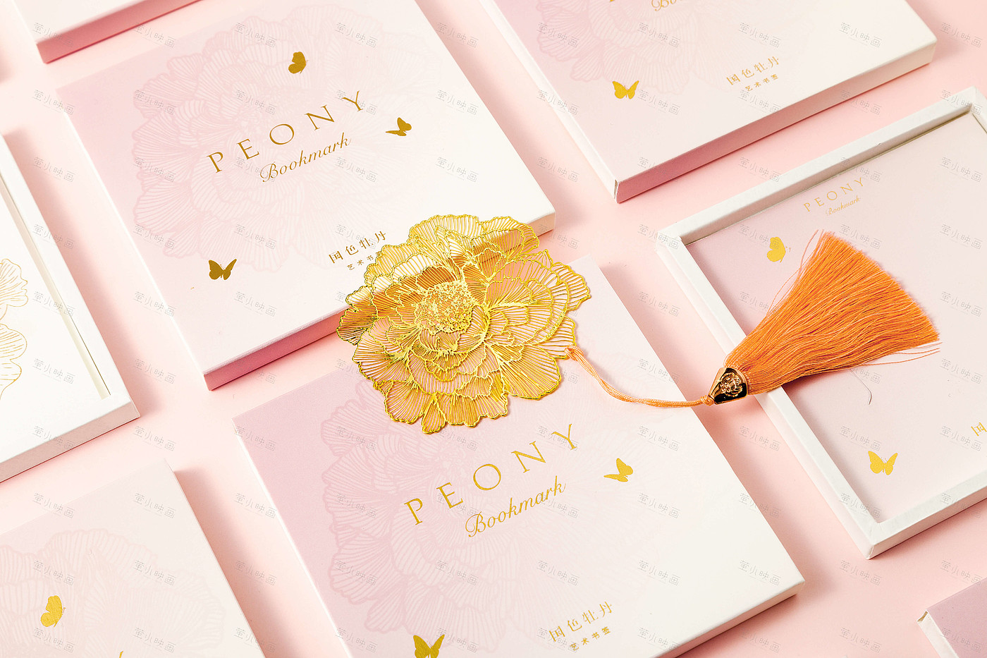 bookmark，In the palm of your hand，peony，