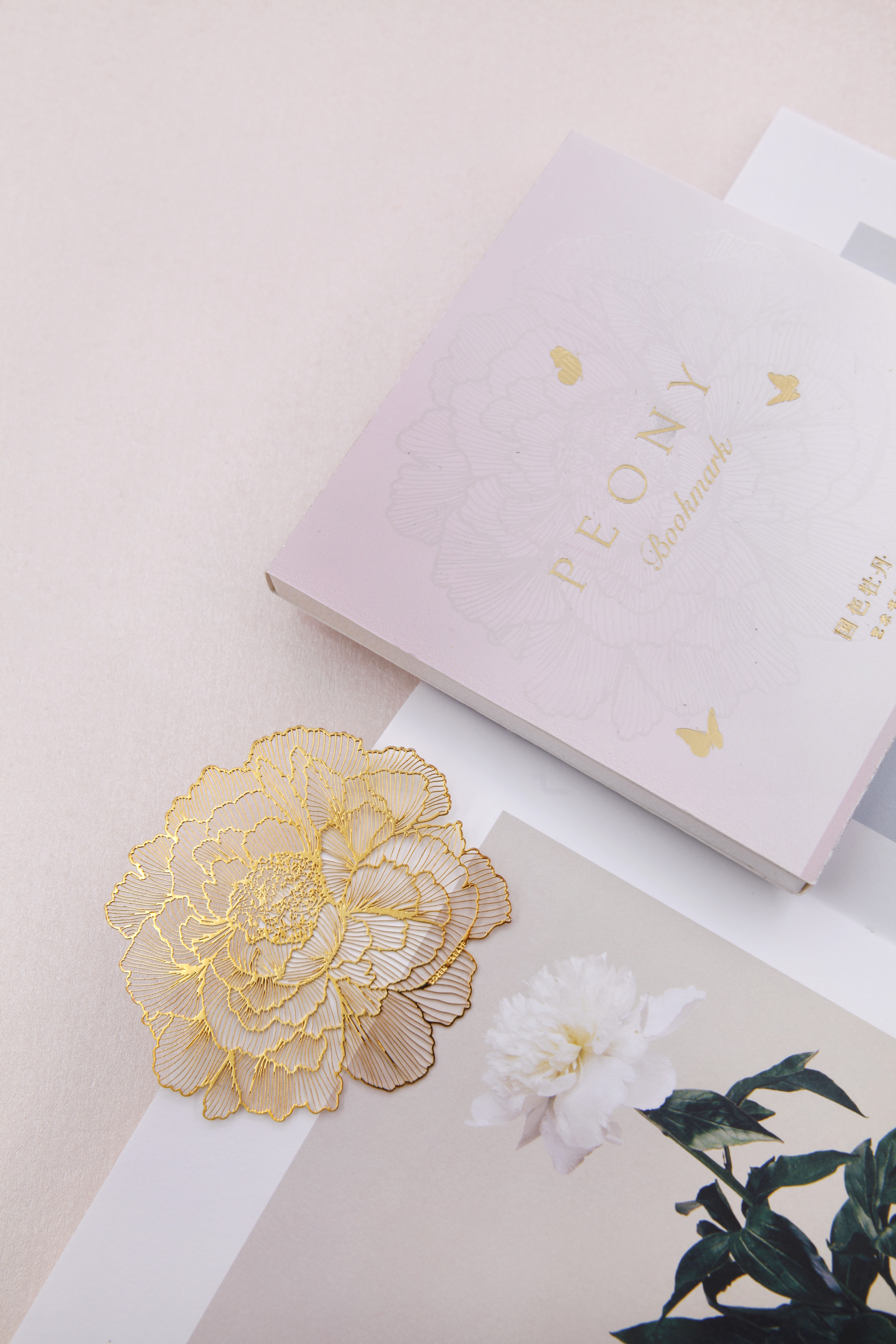 bookmark，In the palm of your hand，peony，