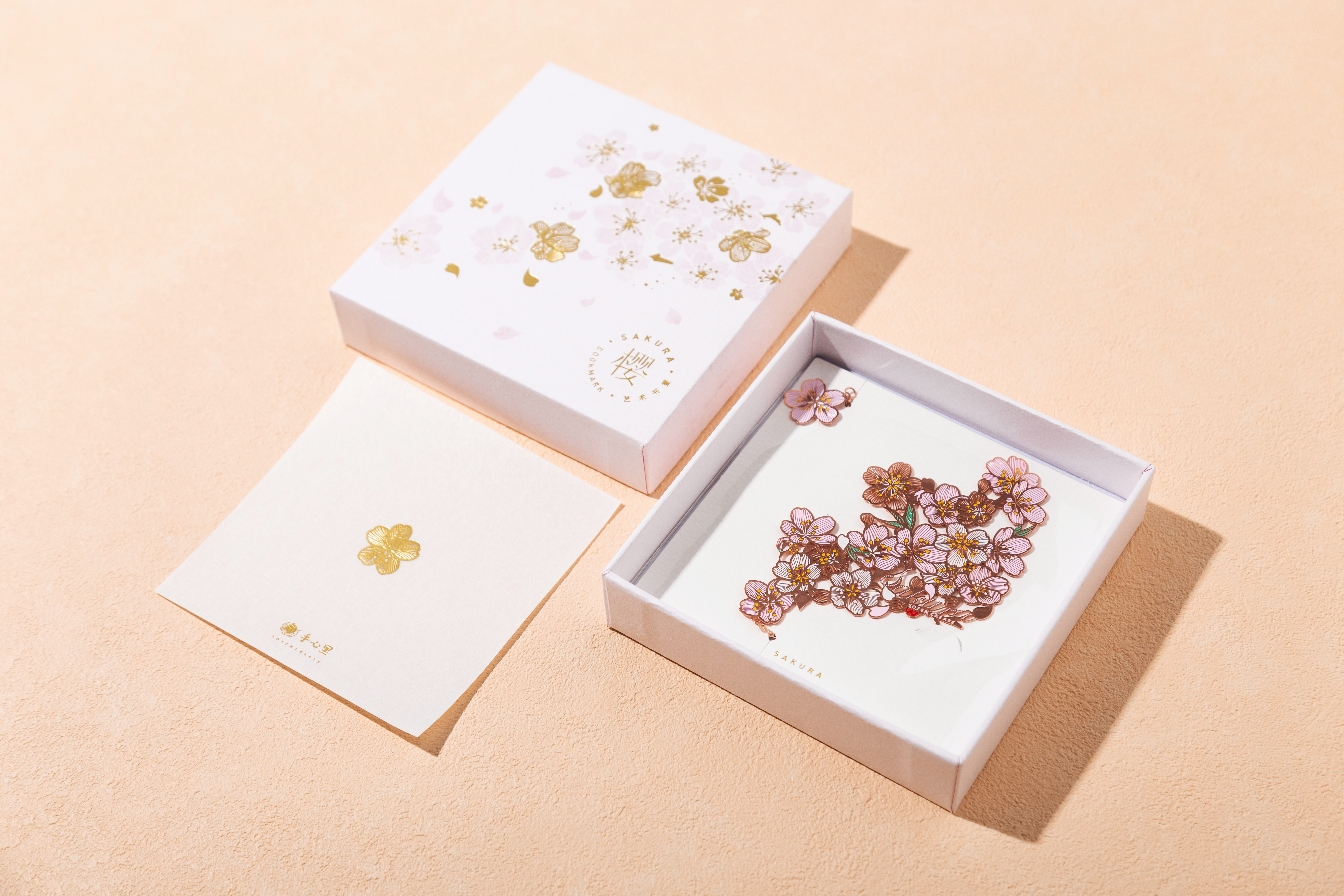 In the palm of your hand，bookmark，cherry blossoms，