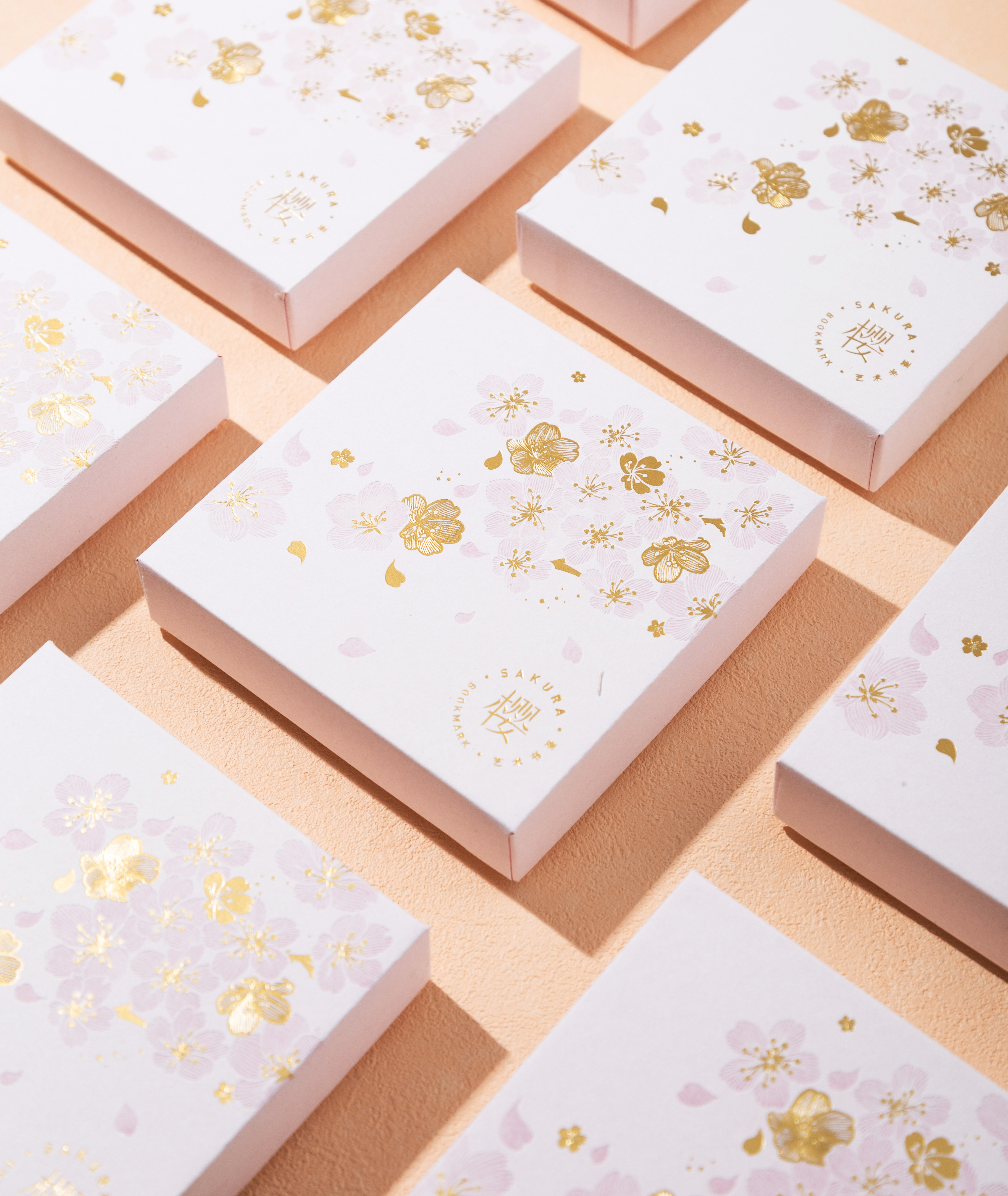 In the palm of your hand，bookmark，cherry blossoms，