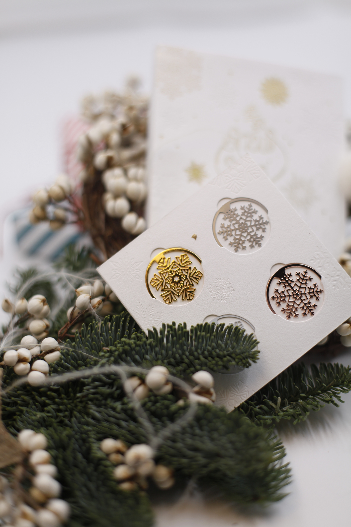 In the palm of your hand，bookmark，snowflake，