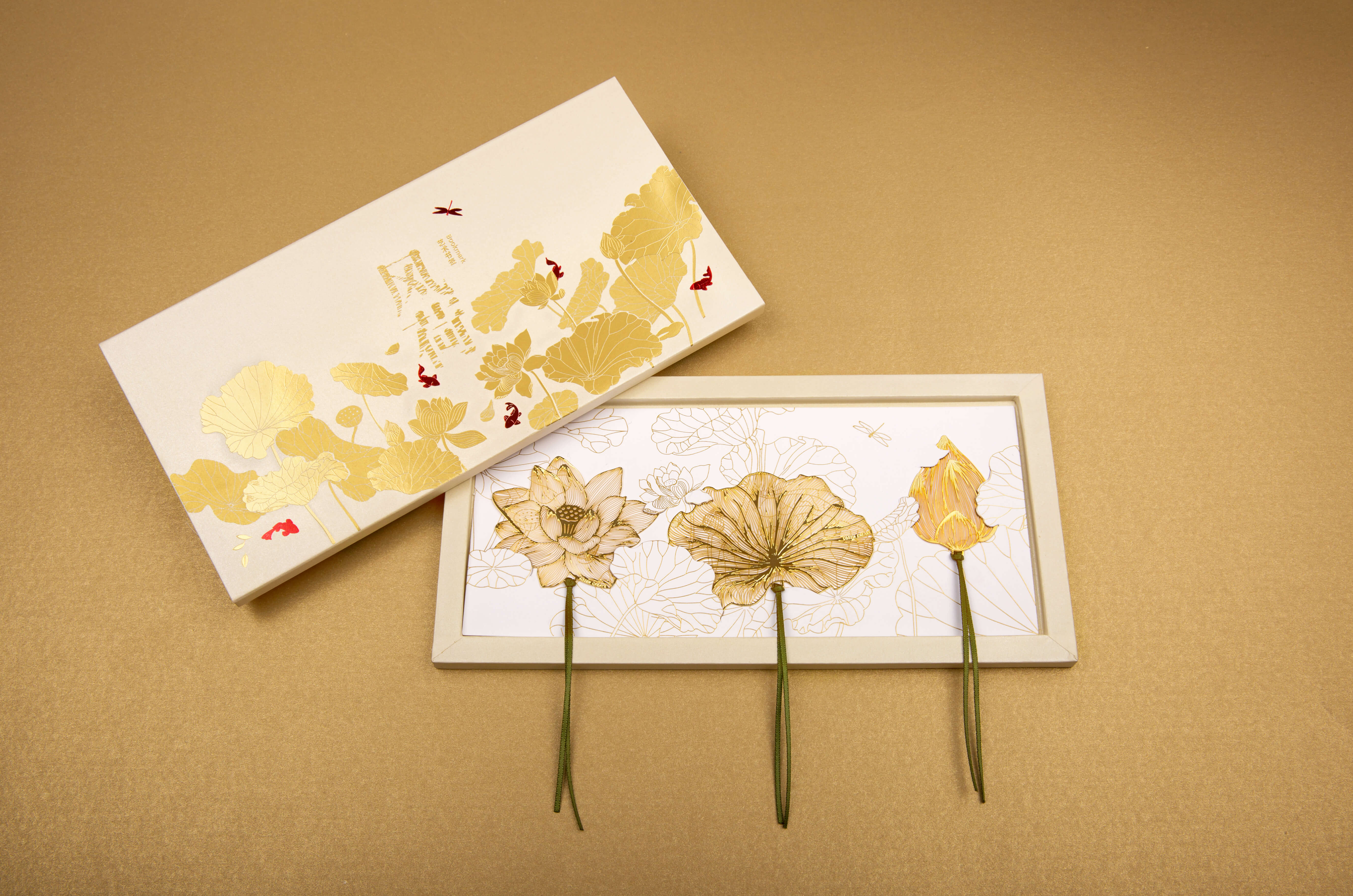 In the palm of your hand，bookmark，Wind lotus，