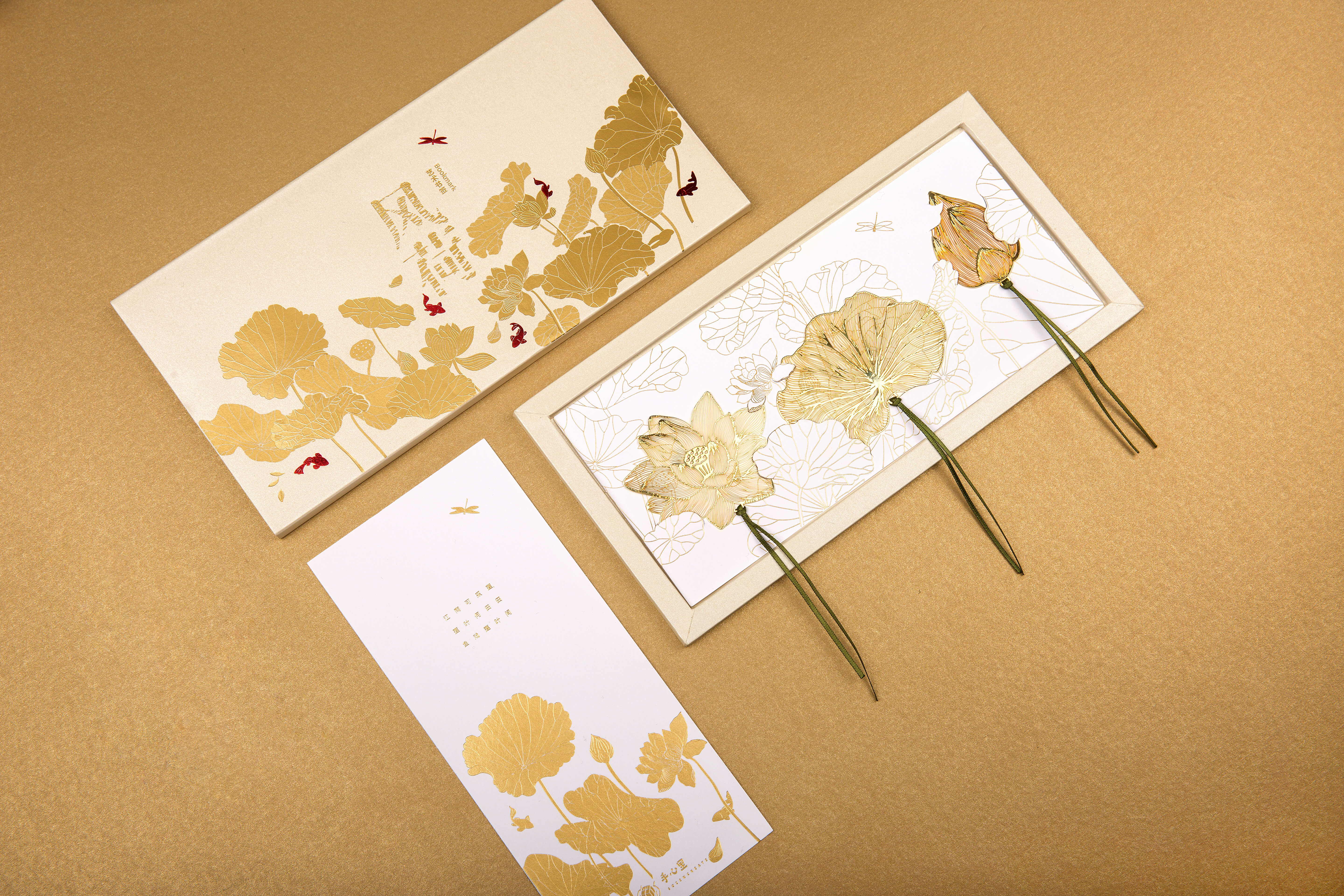 In the palm of your hand，bookmark，Wind lotus，