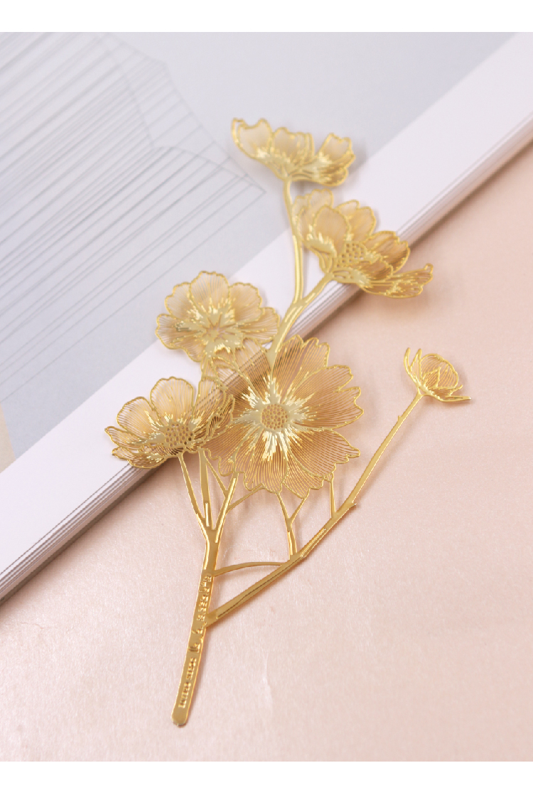 In the palm of your hand，bookmark，galsang flower，happiness，