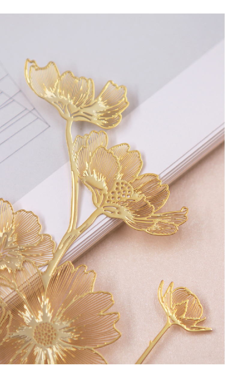 In the palm of your hand，bookmark，galsang flower，happiness，