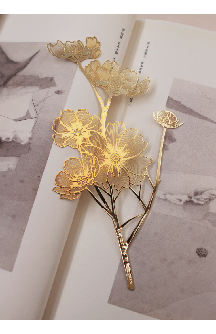 In the palm of your hand，bookmark，galsang flower，happiness，