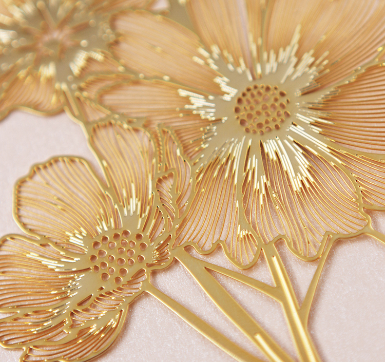 In the palm of your hand，bookmark，galsang flower，happiness，