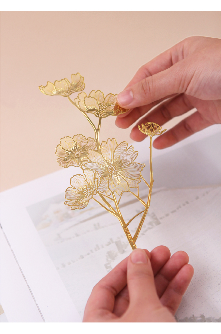 In the palm of your hand，bookmark，galsang flower，happiness，