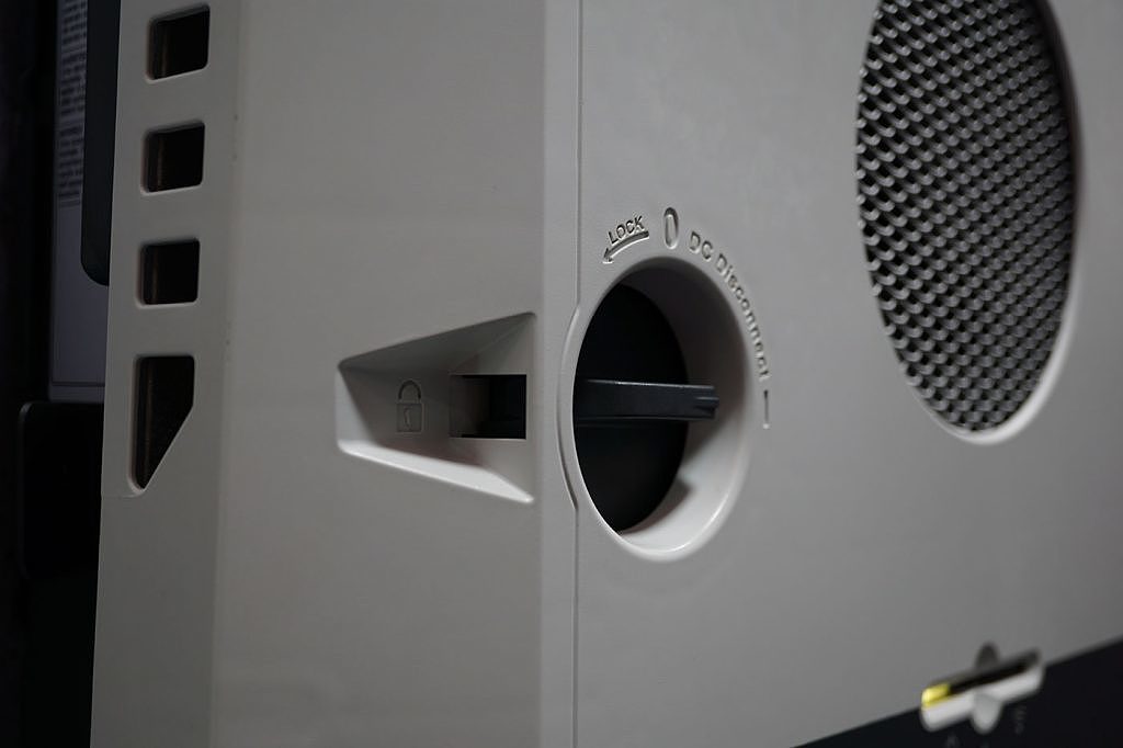 Emergency power inverter，GEN 24 Plus，2019 red dot design concept award，