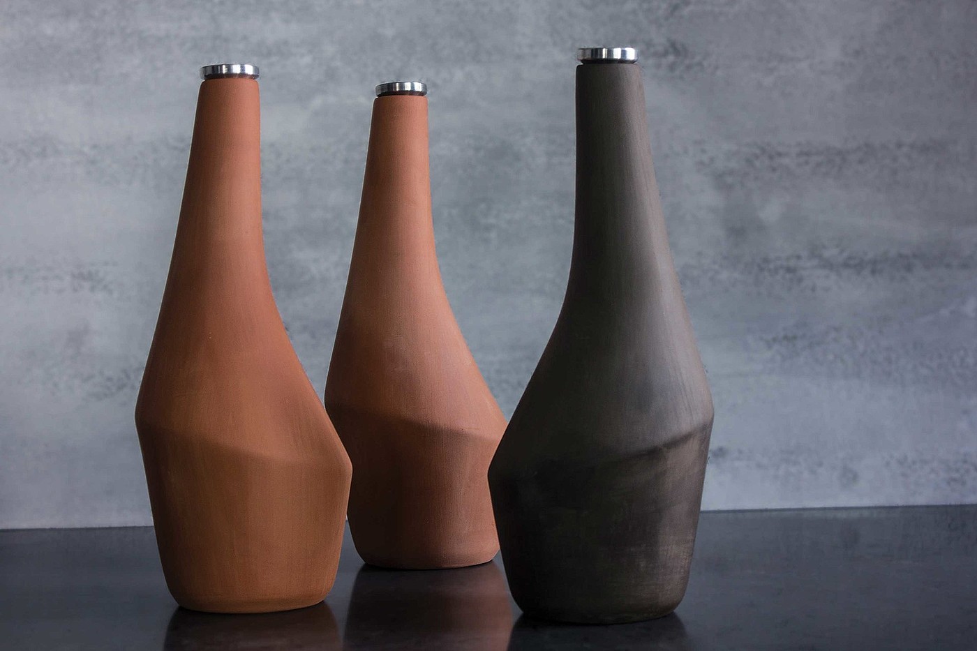 Stop，Ceramic bottle，2019 red dot design concept award，