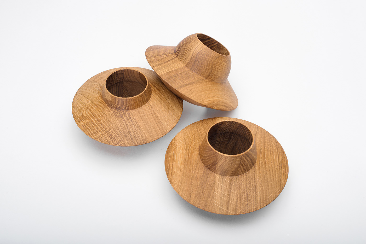 vase，Glass，wooden ，Flying saucer，