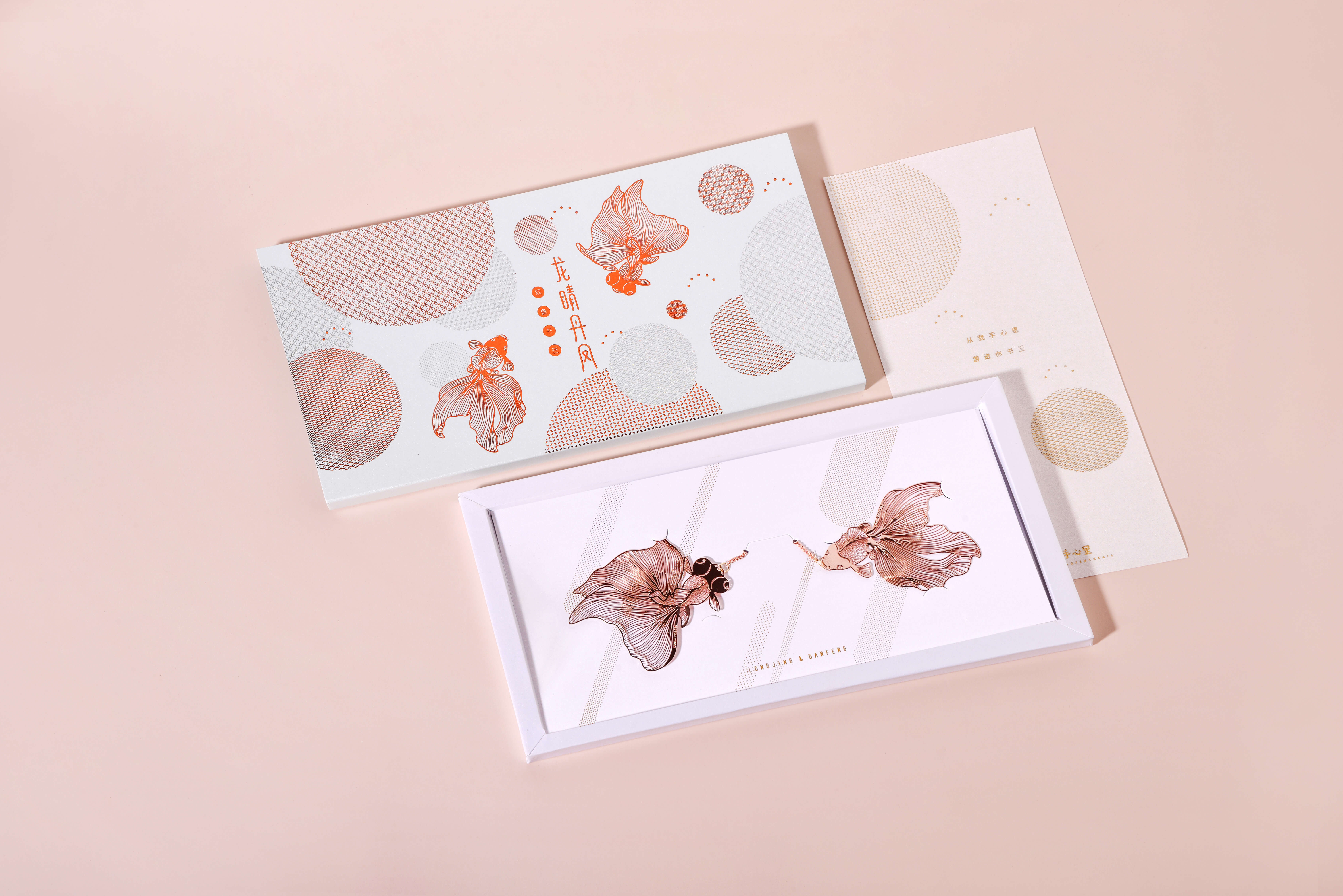 In the palm of your hand，Cultural creation，bookmark，gift，