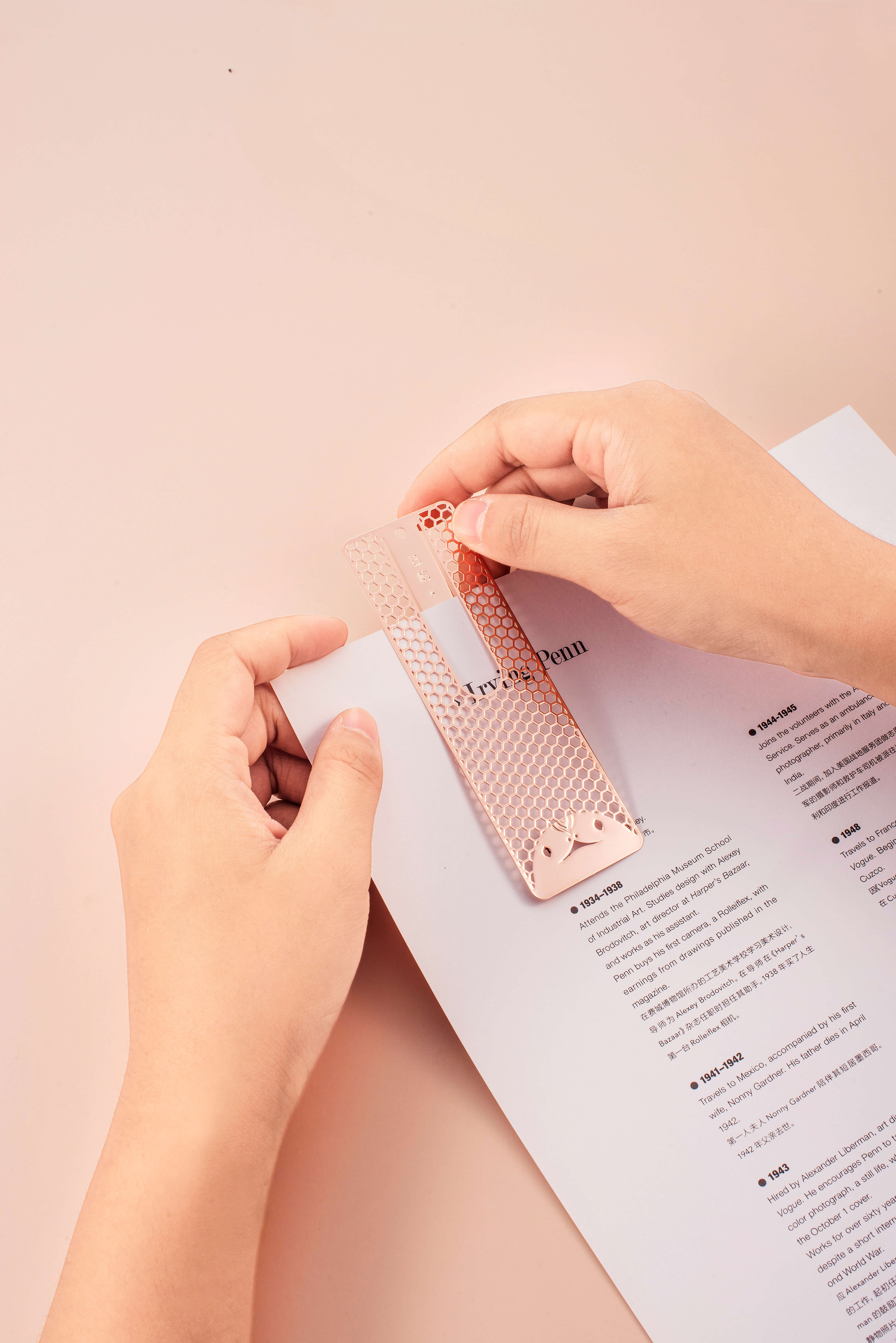 In the palm of your hand，bookmark，Cultural creation，gift，