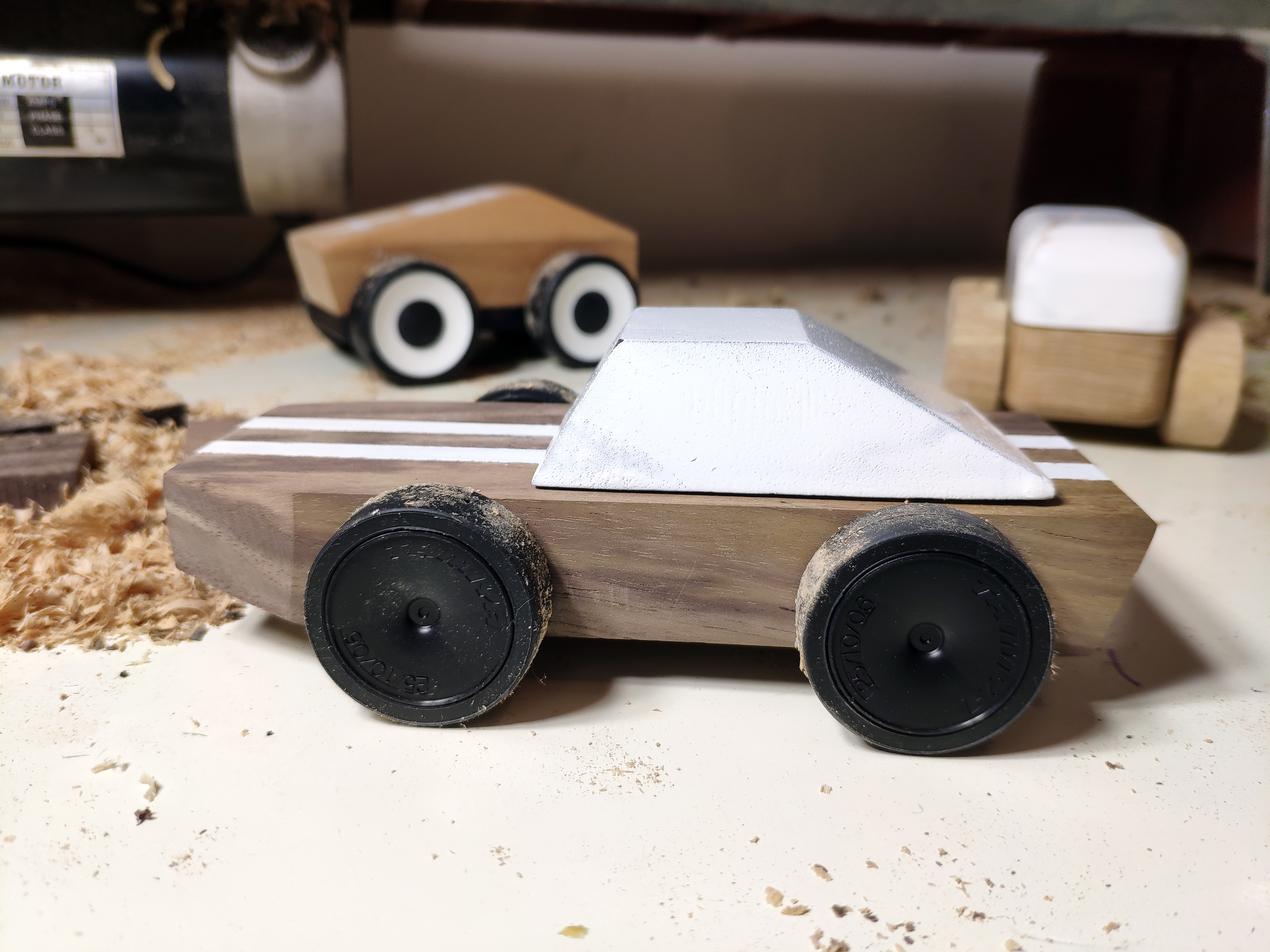 Retro，Simplicity，Toys，auto salon girls，Handmade，wood，